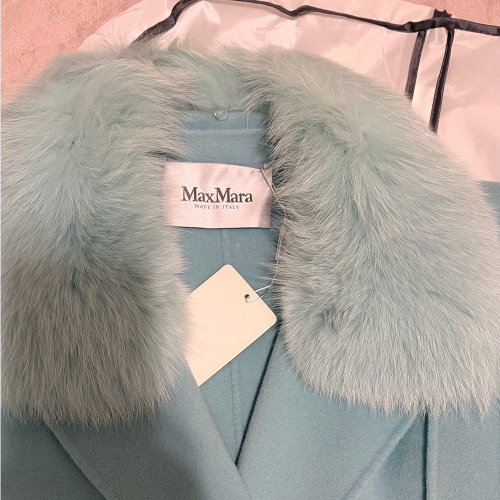 MaxMara Light Blue Trench Coat with Fur Accents - Picture 2 of 6